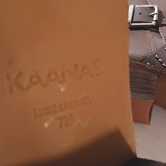 KAANAS Albarloa Stud Criss Cross Buckle Strap Point-Toe Ankle Booties NWT - Picture 12 of 13